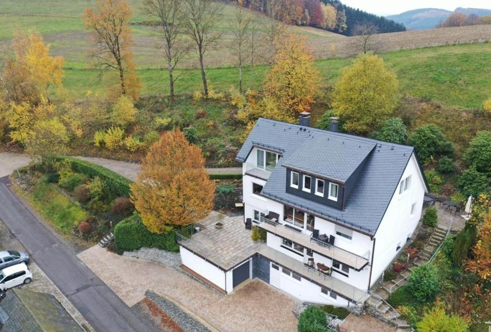 Auwers Haus Komplett - 3 Wohneinheiten Schmallenberg Exterior foto